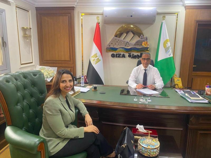لقأء النائبة مع المحافظ
