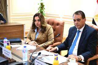 لجنة إعداد قانون الإدارة المحلية تستمع لرؤية الوزيرة التنمية المحلية لجنة إعداد قانون الإدارة المحلية تستمع لرؤية الوزيرة التنمية المحلية