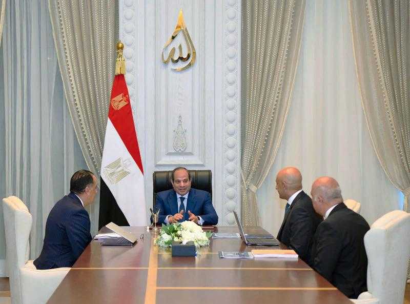 الرئيس السيسي يتابع جهود مراجعة مناهج البكالوريا وتطوير التعليم الفني بالتعاون مع المؤسسات الدولية