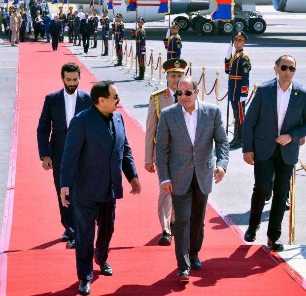 الرئيس السيسي يودع ملك البحرين بمطار العلمين في ختام زيارته إلى مصر