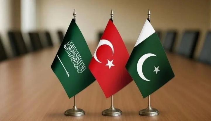 توقيع «اتفاقية مكة للدفاع المشترك» بين السعودية وتركيا وباكستان