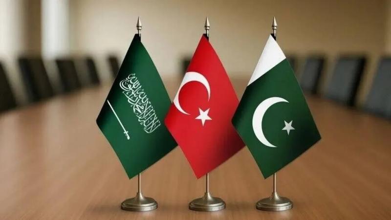 توقبع «اتفاقية مكة للدفاع المشترك» بين السعودية وتركيا وباكستان