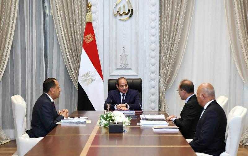 الرئيس السيسي يوجه بتشكيل لجنة لضمان نفاذ المواطنين إلى الشواطئ