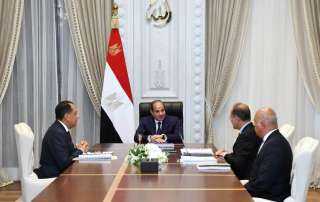 الرئيس السيسي يوجه بتشكيل لجنة لضمان نفاذ المواطنين إلى الشواطئ