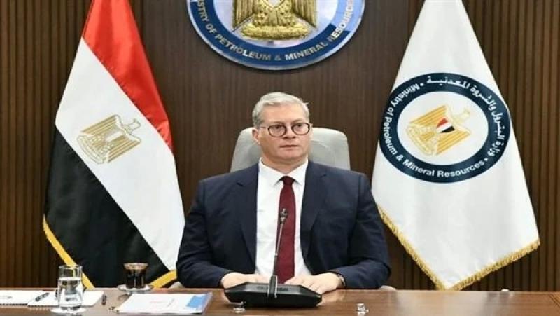 وزير البترول يطمئن على تأمين إمدادات الغاز الطبيعي للسوق المحلي