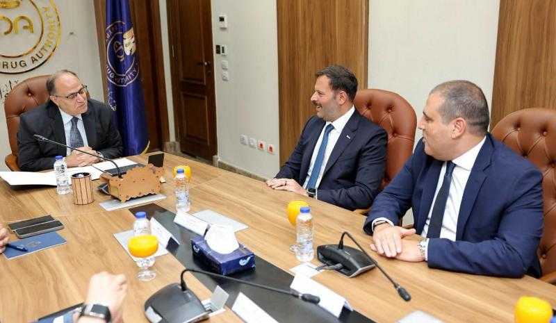 رئيس هيئة الدواء المصرية يبحث مع ممثلي شركة «حكمة» تعزيز الاستثمار وتوطين صناعة الدواء