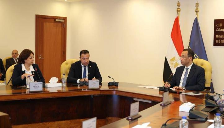 وزير الاتصالات يبحث مع لجنة النواب المختصة حلول أزمة خطوط المحمول المجهولة
