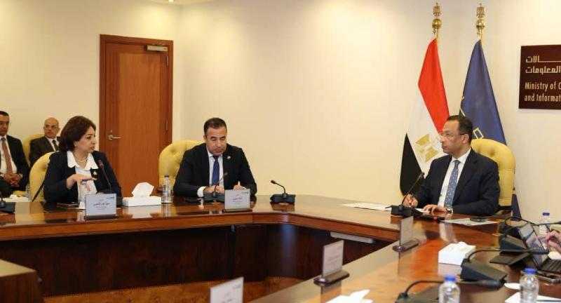 وزير الاتصالات يبحث مع لجنة النواب المختصة حلول أزمة خطوط المحمول المجهولة