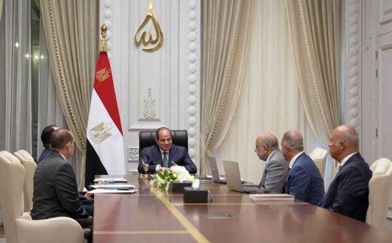 الرئيس السيسي يوجه بتنمية التصنيع المحلي في الرمال السوداء والأسمدة