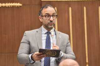 النائب أحمد الحمامصي يعترض على إلزام المواطنين ببصمة الوجه لتسجيل خطوط المحمول النائب أحمد الحمامصي يعترض على إلزام المواطنين ببصمة الوجه لتسجيل خطوط المحمول