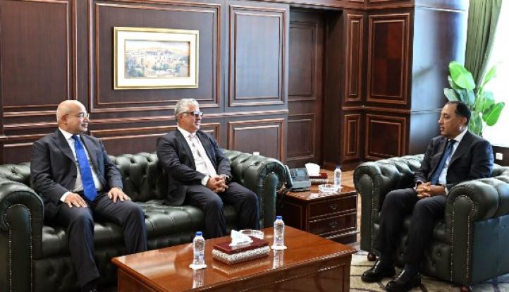 رئيس الوزراء يشهد مراسم تسليم وتسلم رئاسة الهيئة العامة للمنطقة الاقتصادية لقناة السويس