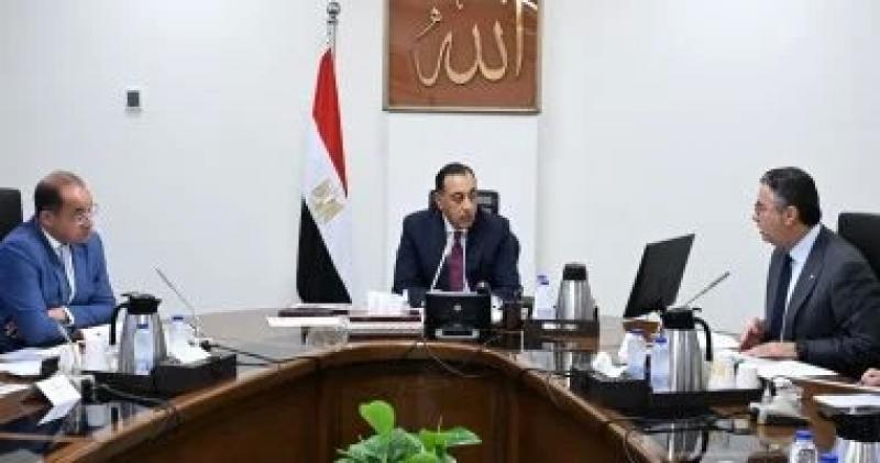 مدبولي يستعرض الإجراءات التنفيذية لفض التشابكات المالية بين ”المالية” وهيئة السلع التموينية