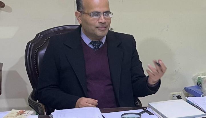 الناقد ياسر القاضي في حوار صريح جدا: قصيدة النثر تخلصت من هيكلها العظمي فسقطت
