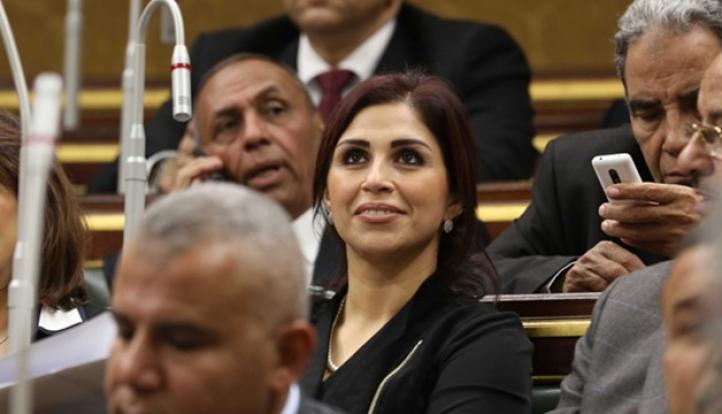 النائبة إنجي مراد توجه سؤالاً برلمانياً للحكومة بشأن معايير جودة الطرق وعيوب الرصف حفاظاً على أرواح المواطنين