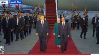 بالصور.. الرئيس السيسي والسيدة قرينته يستقبلان الرئيس الصيني وحرمه بمطار القاهرة بالصور.. الرئيس السيسي والسيدة قرينته يستقبلان الرئيس الصيني وحرمه بمطار القاهرة