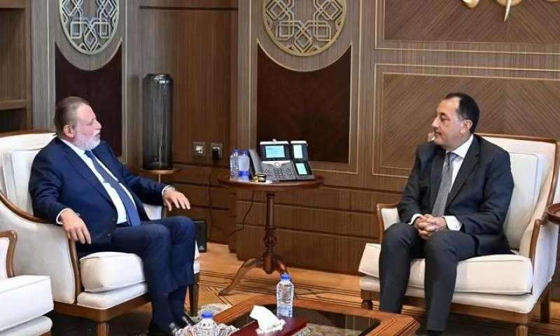 مدبولي يبحث مع محافظ البنك المركزي خفض معدلات التضخم وزيادة التدفقات الدولارية