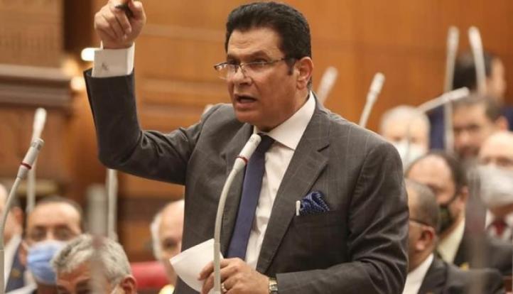 سؤال برلماني عن خطة الحكومة لتحويل أعمدة الإنارة للعمل بالطاقة الشمسية