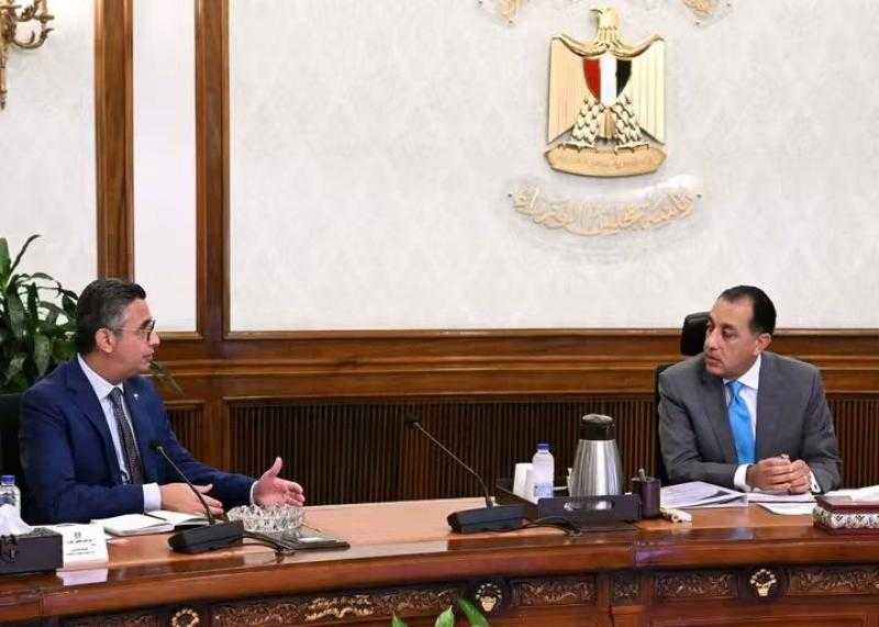 مدبولي بطمئن على انتظام منظومتي الخبز والسلع التموينية