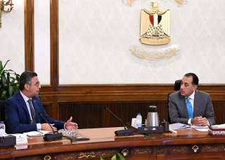 مدبولي بطمئن على انتظام منظومتي الخبز والسلع التموينية
