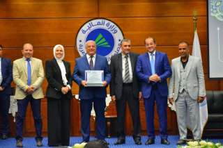 وزير المالية.. للفائزين فى «التميز المؤسسي بالضرائب»: «سعيد جدًا بتكريم المتميزين... وزير المالية.. للفائزين فى «التميز المؤسسي بالضرائب»: «سعيد جدًا بتكريم المتميزين بمصلحة الضرائب اللي سهلوا وبسَّطوا لشركائنا الممولين»