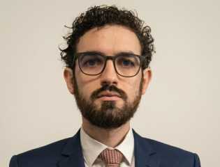 حزب العدل يدين بأشد العبارات الاعتداء الذي استهدف مطار الملك خالد الدولي... حزب العدل يدين بأشد العبارات الاعتداء الذي استهدف مطار الملك خالد الدولي في الرياض